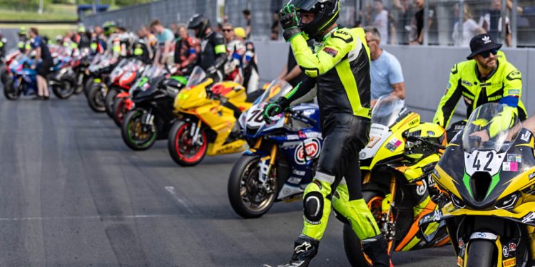 10_oschersleben_2025_zuend_bridgestone100_motorrad-rennstrecken-training_ARTMOTOR